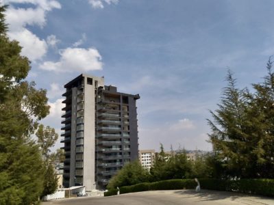 Departamento en venta con terraza privada en Huixquilucan.