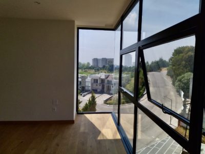 Departamento en venta con terraza privada en Huixquilucan.