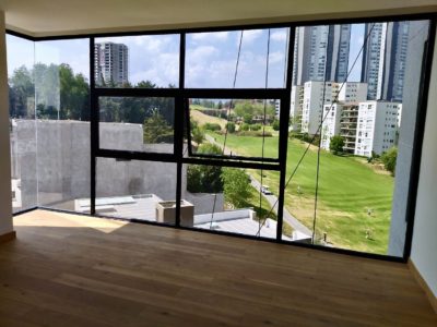 Departamento en venta con terraza privada en Huixquilucan.