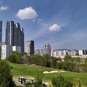 Departamento en venta con terraza privada en Huixquilucan.