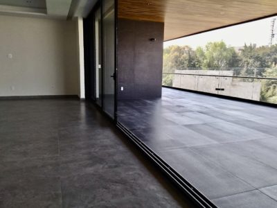 Departamento en venta con terraza privada en Huixquilucan.